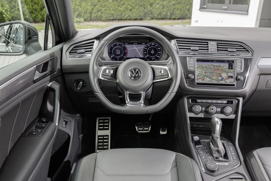 Панель приборов Volkswagen Tiguan R-Line 2016 года  (WW) (фото 20 из 36)